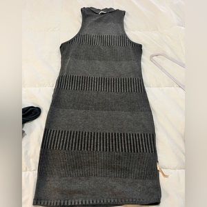 Gray, turtle neck gray dress. Size small, fits me at 5’2,125 lbs